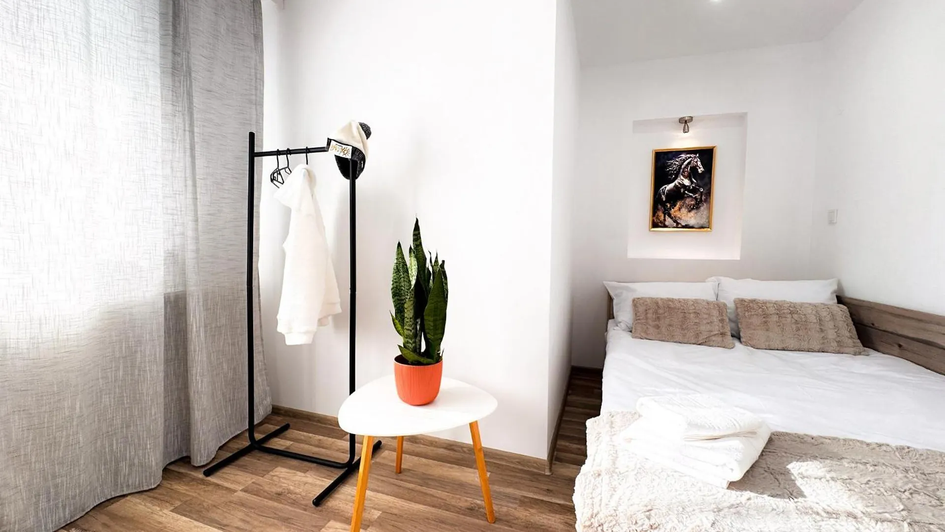 Serenity Apartment 반스코 0*,