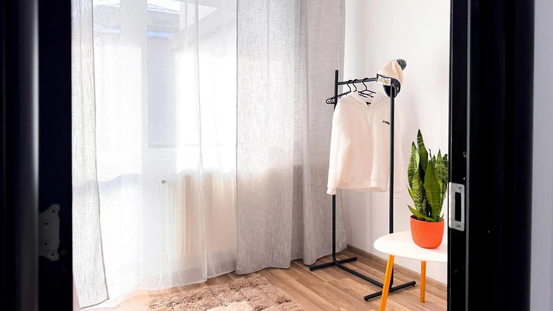Serenity Apartment 반스코