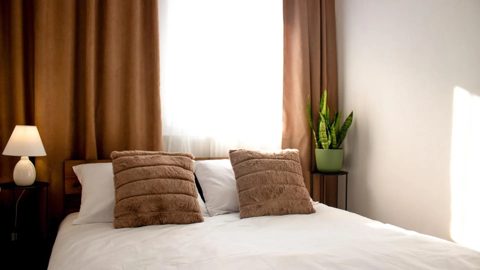 Serenity Apartment 반스코