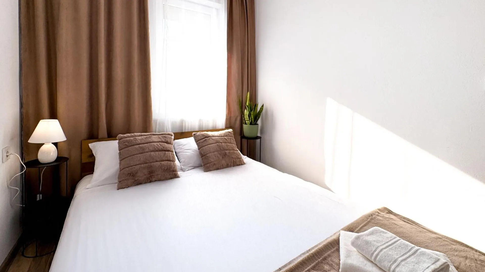 Serenity Apartment 반스코