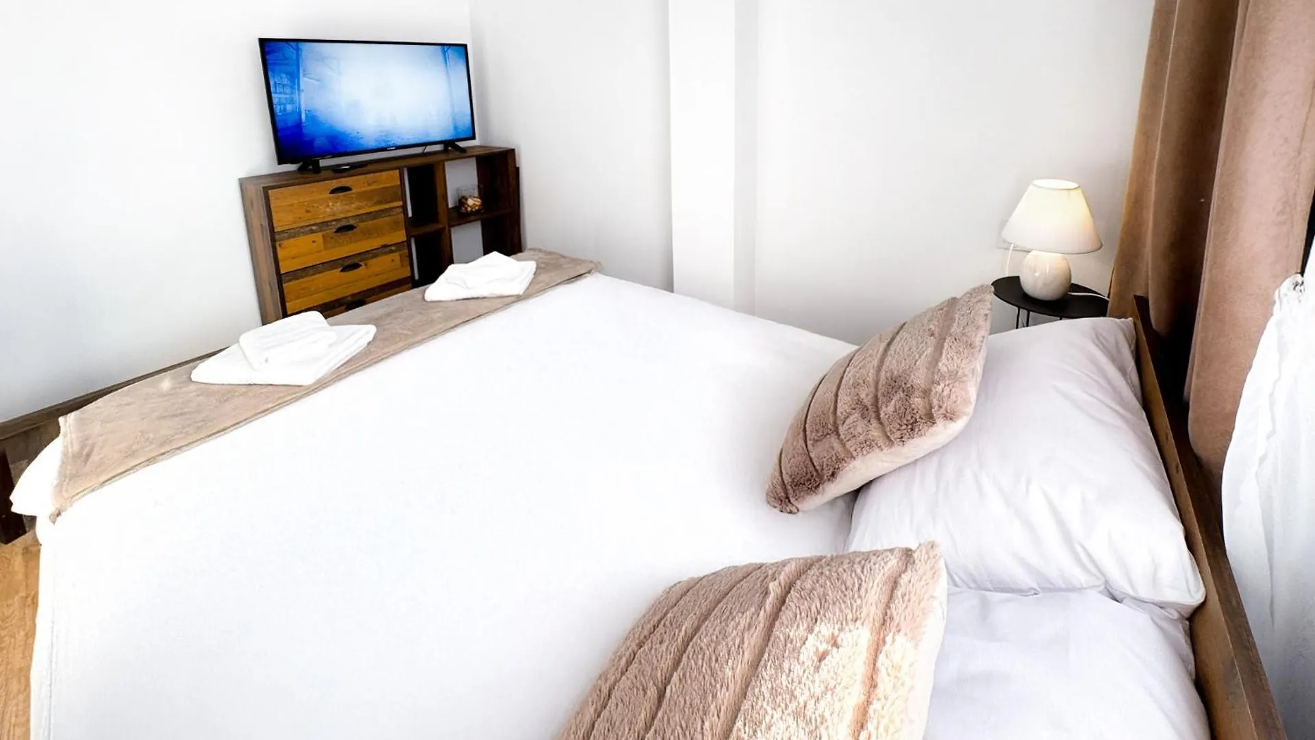 Serenity Apartment 반스코
