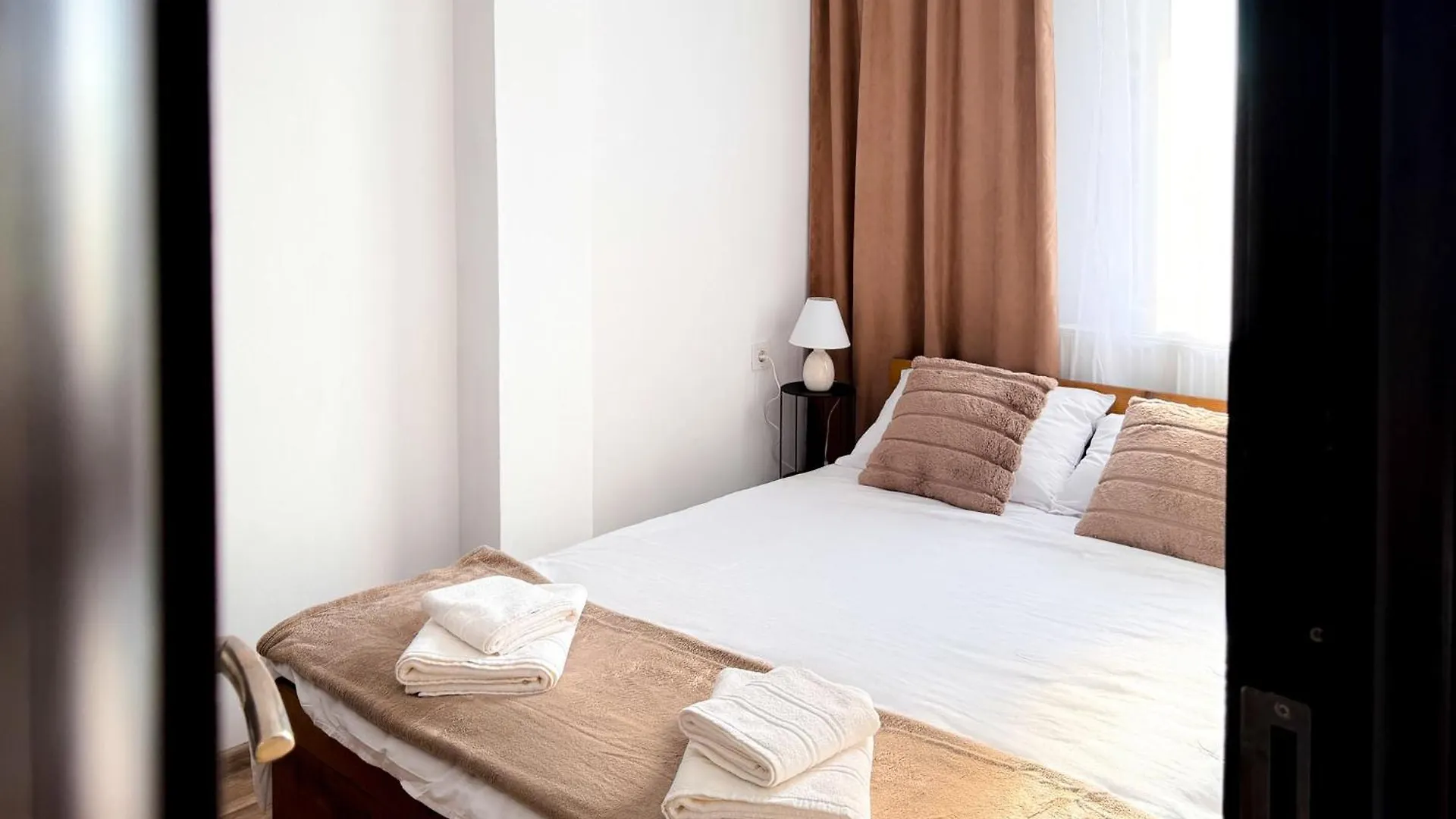 Serenity Apartment 반스코